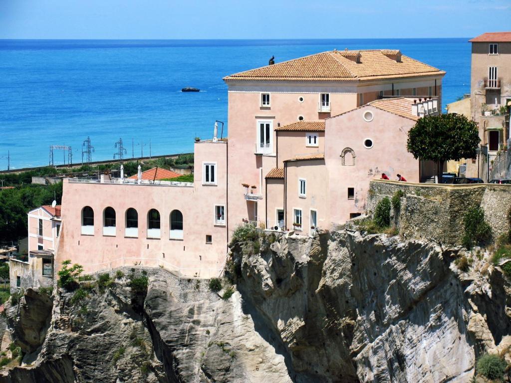 Hotel Ristorante Le Clarisse أمانتيا المظهر الخارجي الصورة